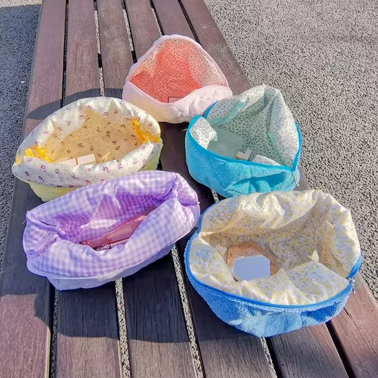 Auf Lager Blaue Make-up-Tasche aus gesteppter Baumwolle, kleine Make-up-Kosmetiktasche aus Frotteetuch mit Reißverschluss