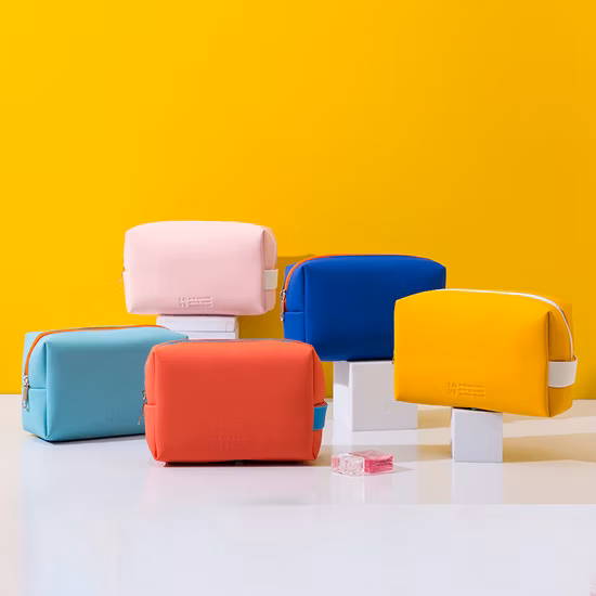 Individuelle Logo-PU-Leder-Kosmetiktaschen, schlichte Kultur- und Make-up-Tasche, Damen-Kosmetiktasche